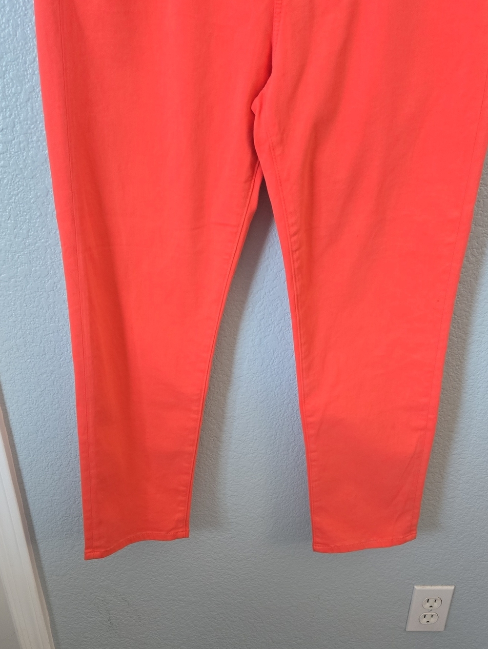 AG Adriano GoldSchmied The Prima Crop Cigarette Crop in Coral/Orange, Size 32 - Picture 5 of 12